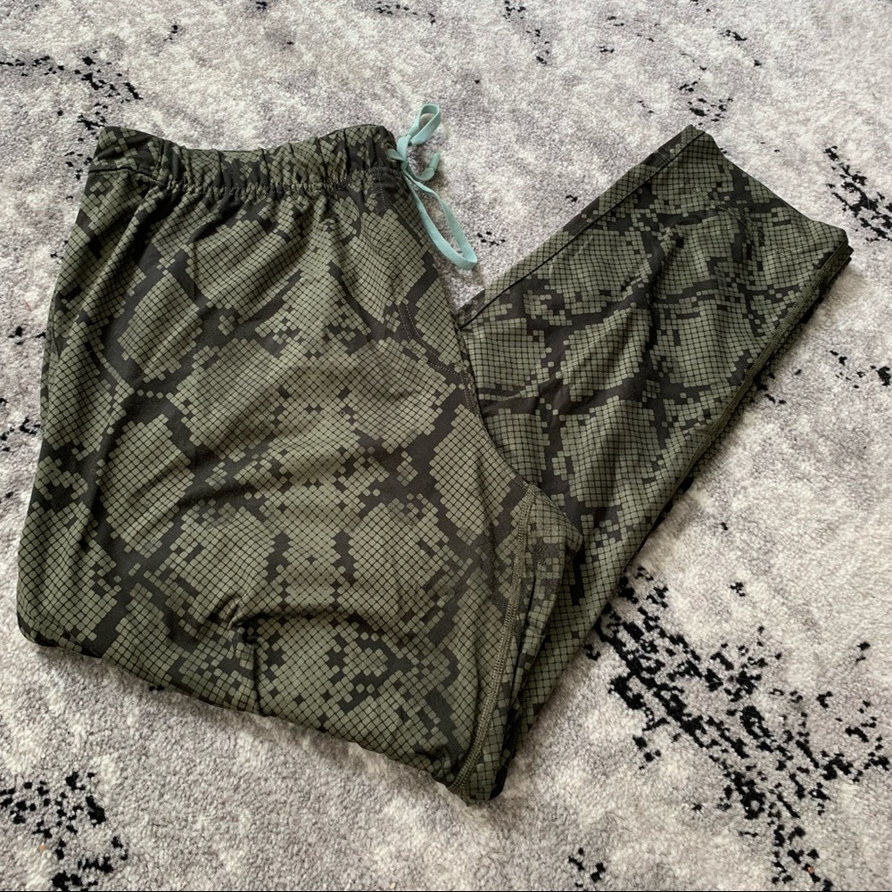 LULULEMON Jet crop EUC